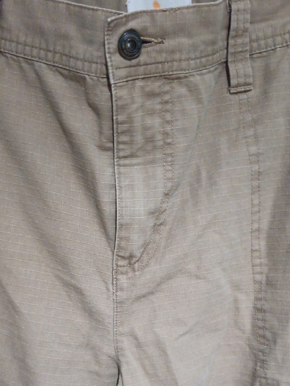 Field & Stream Tan Cargo Shorts with Multi-Pocket Design - Picture 4 of 6